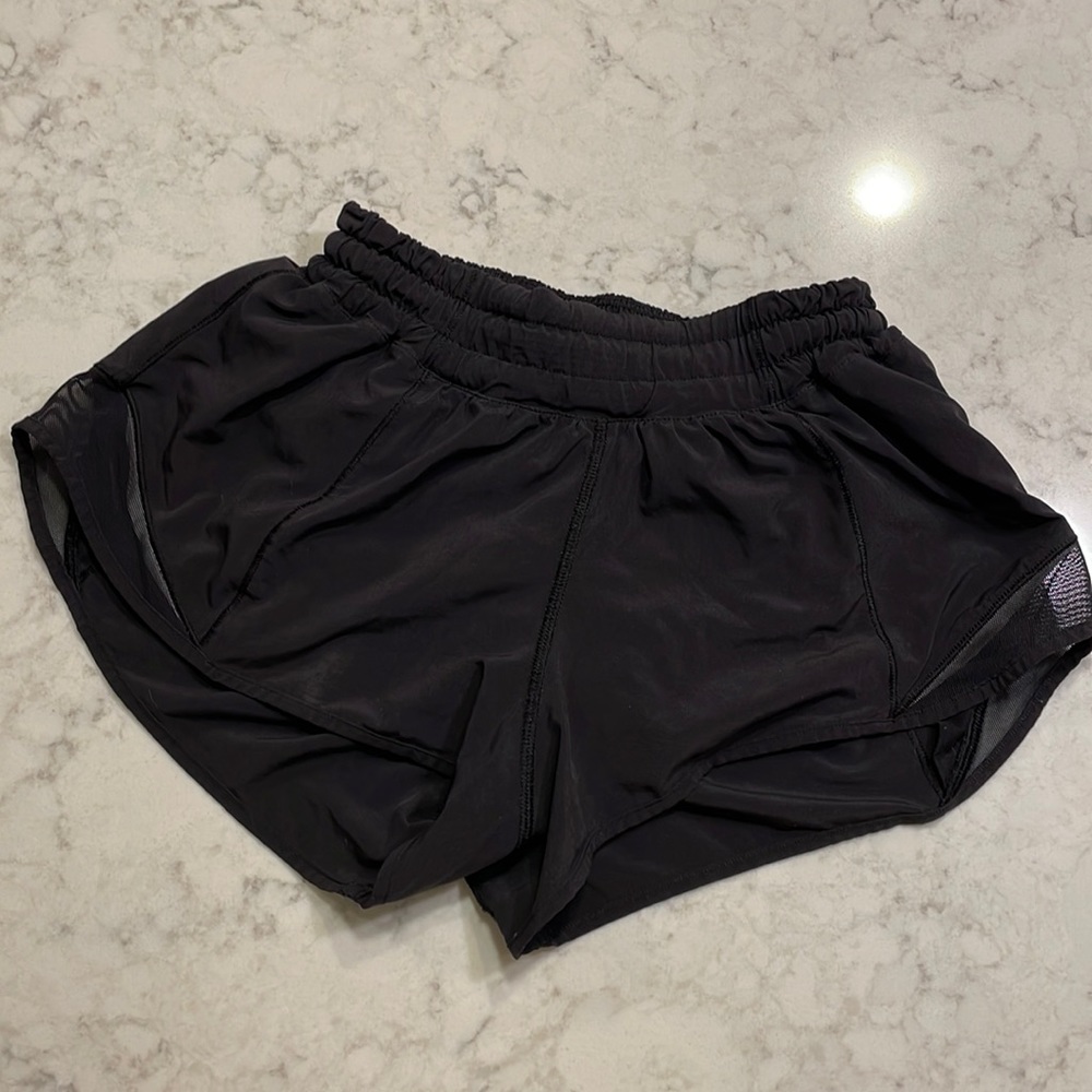 Lululemon Black Hotty Hot Short 2.5”